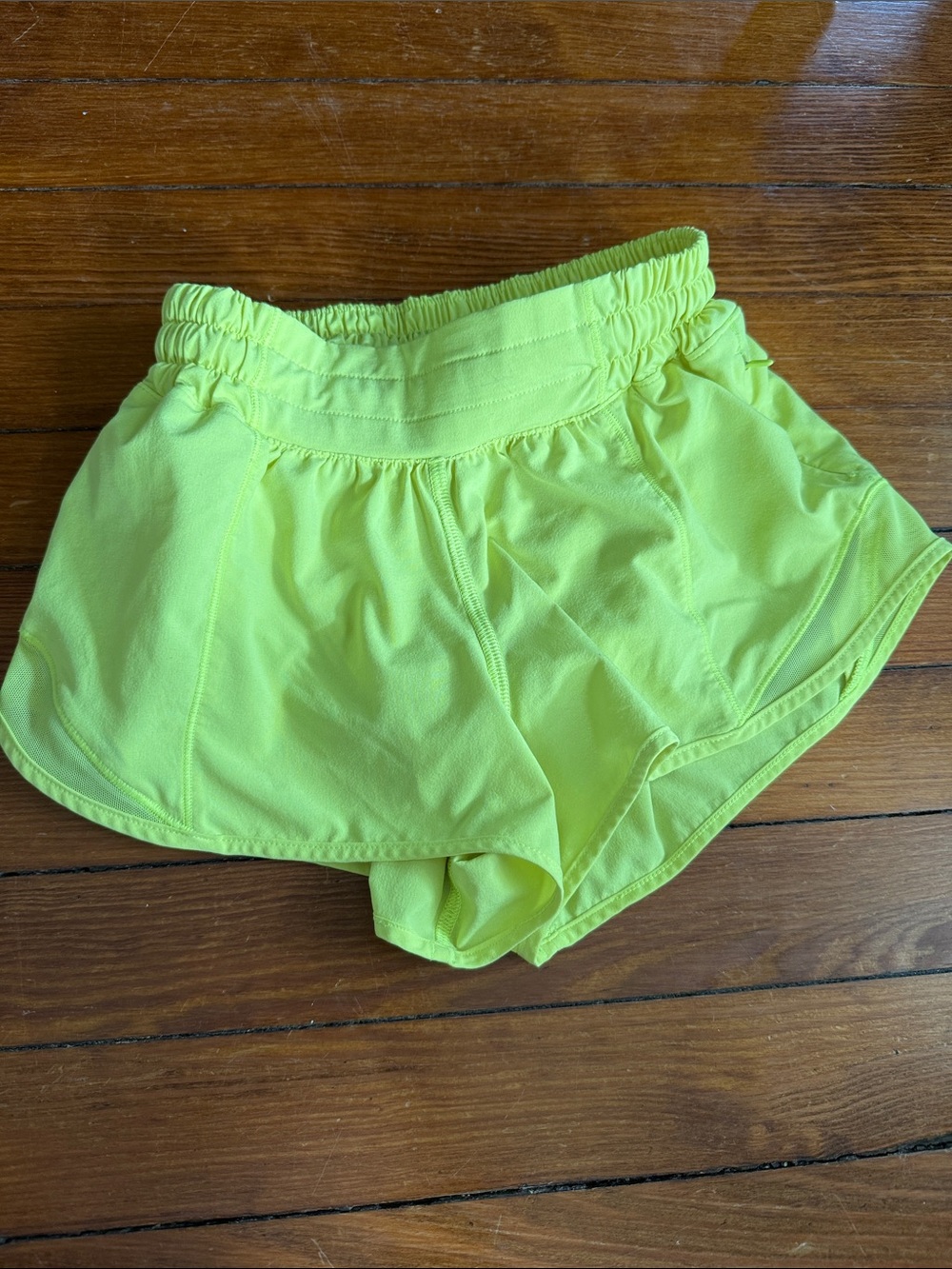Lululemon Neon Yellow Women’s Athletic Shorts sz 2